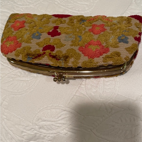 Floral Patterned Clutch - Picture 3 of 8